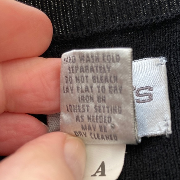 Chico's Elegant Black V-Neck Sweater - Picture 8 of 8